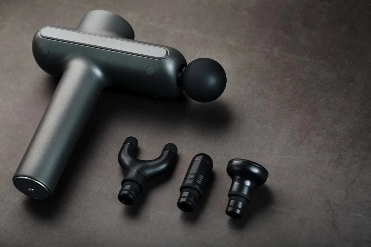 How To Use A Massage Gun: Do's and Don'ts - dosanddontsofusingamassagegun